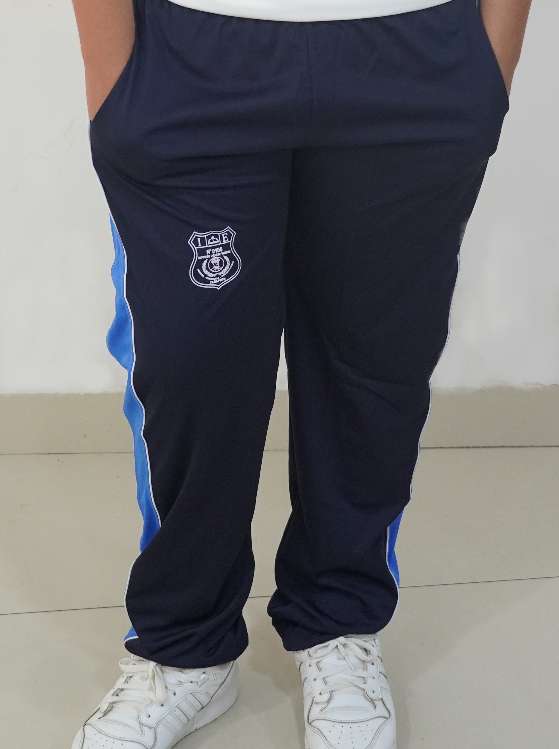 Uniformes IE ALFONSO UGARTE